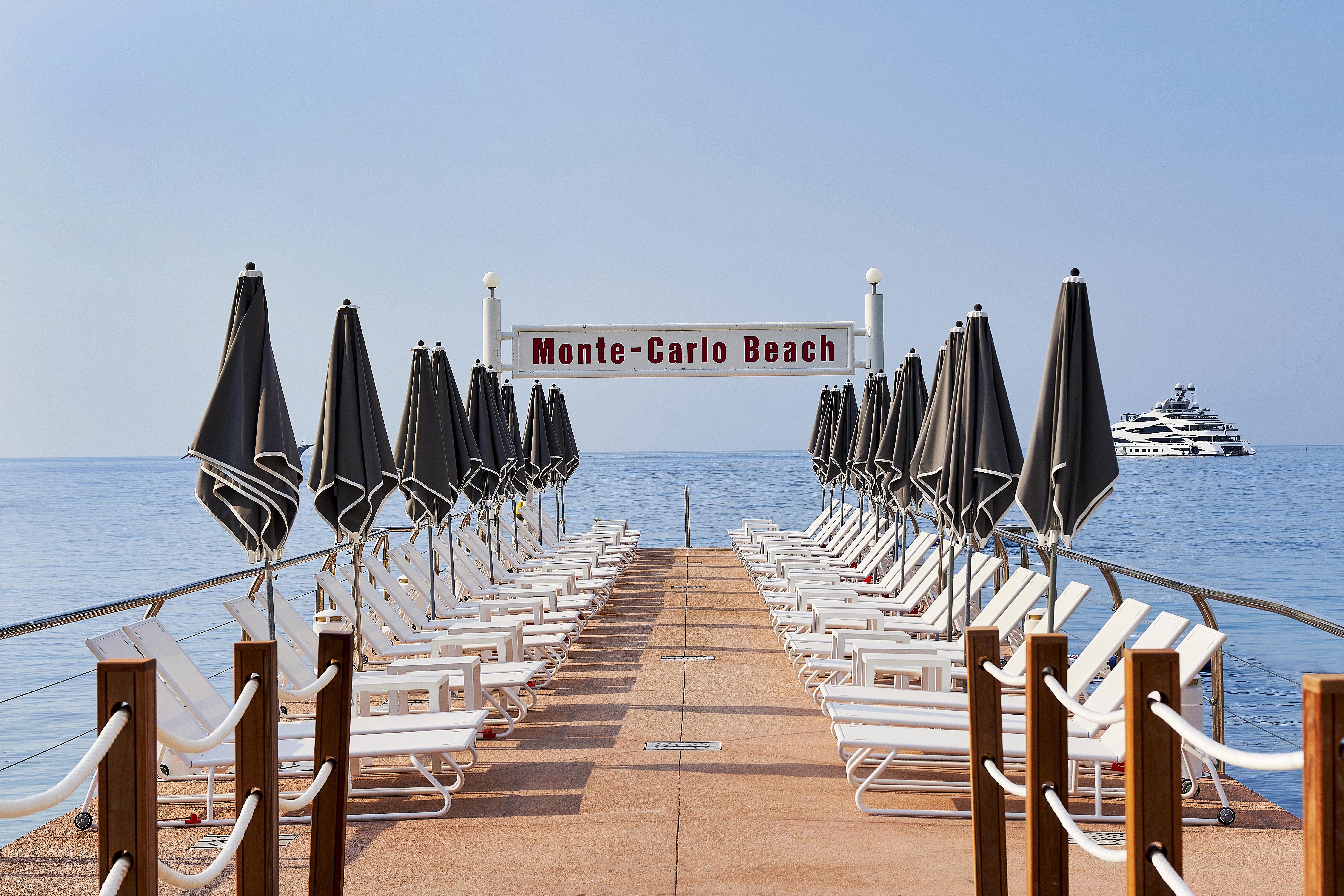 Hôtel Hermitage Monte-Carlo Esterno foto The beach of the Hotel de Paris